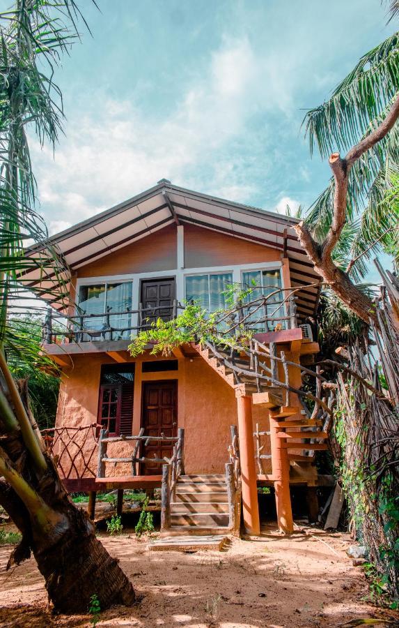 Sarada Beach Resort Yala Тіссамахарама Екстер'єр фото